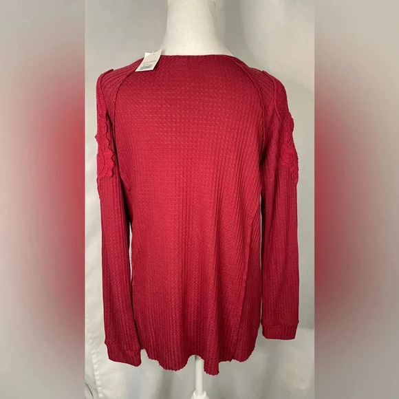 EST. 1946 long sleeve cold shoulder shirt‎ - Picture 4 of 5